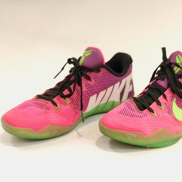 Athletic_Shoes